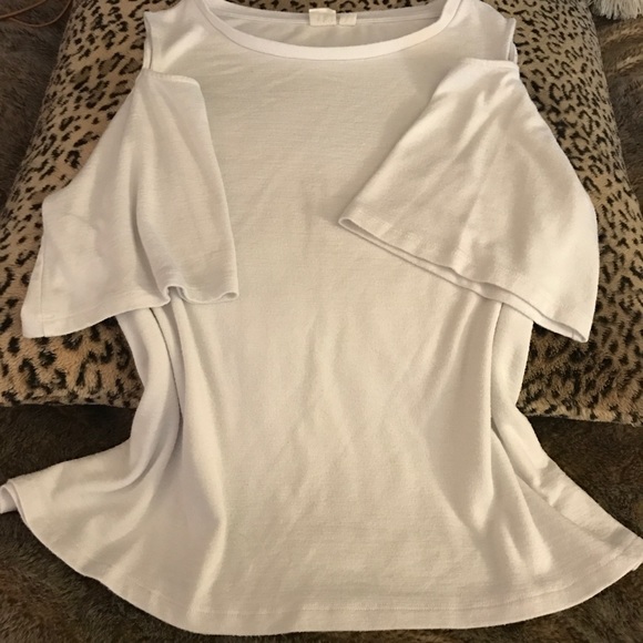 Gap cold shoulder top  - Picture 2 of 2
